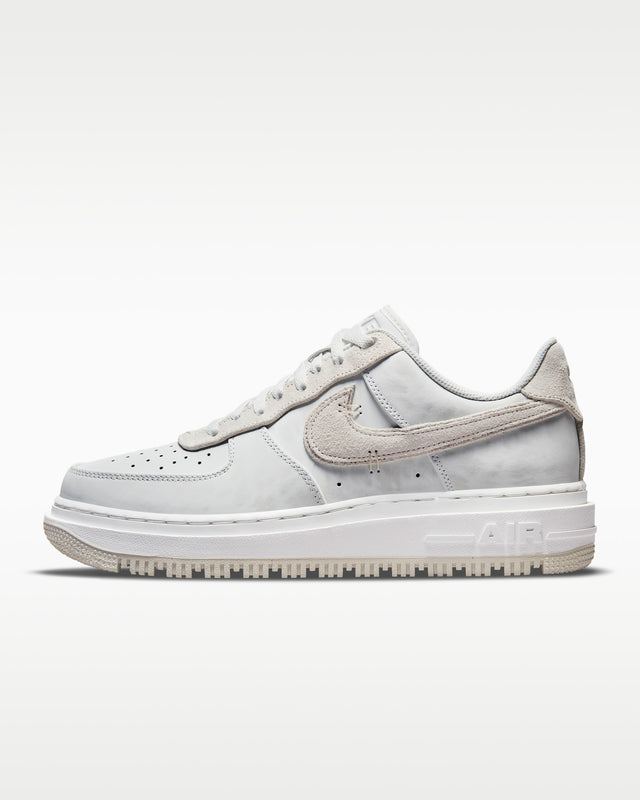 NIKE AIR FORCE 1 LUXE LOW